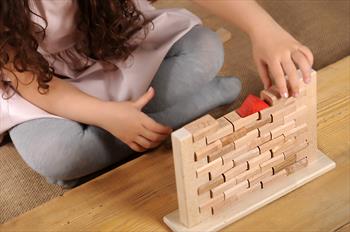 پدر و مادرم، به من اسباب بازی چوبی بدهید